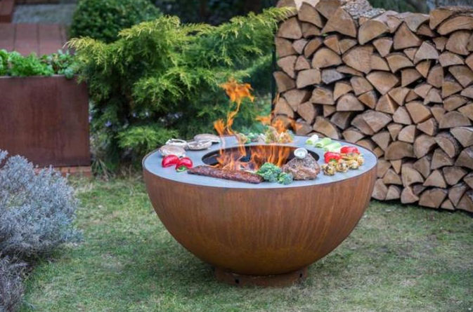 グリル リングが付いている屋外の調理BBQ自然な錆つかせたCortenの鋼鉄火ボール