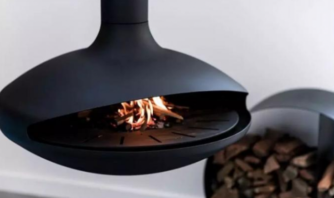 ホテルの屋内中断された暖房の鋼鉄ストーブの掛かる回転木製の暖炉