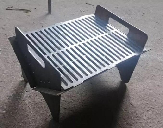 携帯用屋外のキャンプの折りたたみ棚BBQの金属の木炭バーベキューのグリル
