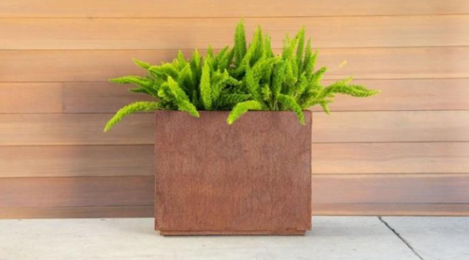 モダンなデザインの高いたらいは長方形の花プランターCortenのスパンの金属の錆つく