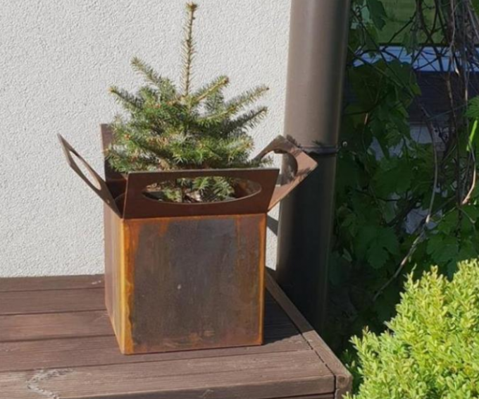 自然な錆ついた色の水抜き穴が付いているスマートなCortenの鋼鉄花プランター鍋
