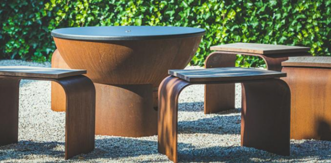 85cmの高いコラムの円形のバーベキューのCortenの鋼鉄屋外のキャンプの火ピットのグリル