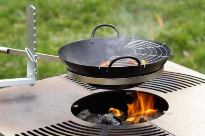 屋外の高温黒い塗られたCortenの鋼鉄バーベキューの木炭グリル