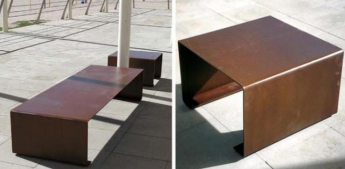 高さ40cm Optinalの腰掛けが付いている屋外の錆ついた赤いCortenの鋼鉄公園のベンチ