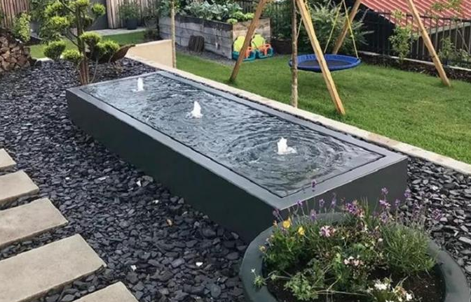粉は黒い庭の金属の地下水位の穏やかな鋼鉄長方形水噴水に塗った