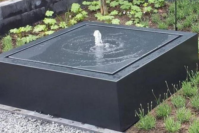 黒い表面のプールの噴水の庭のための屋外の炭素鋼水特徴