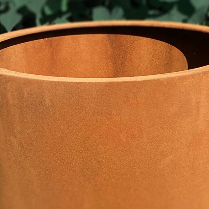 裏庭の屋外の円形のCortenの鋼鉄植木鉢はプランター箱に金属をかぶせる