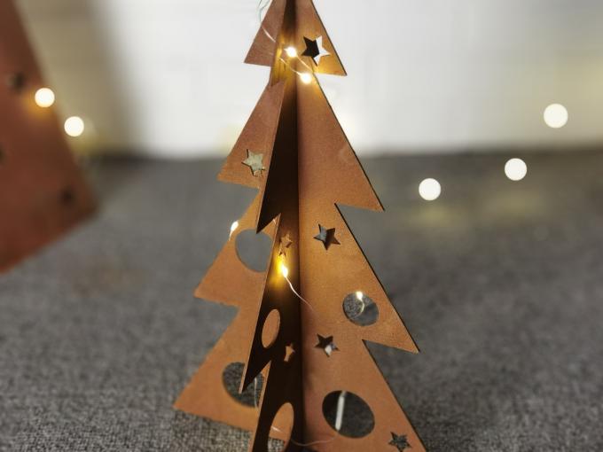 レーザーはクリスマスの装飾の技術の金属のクリスマス ツリーの装飾の庭の装飾を切った