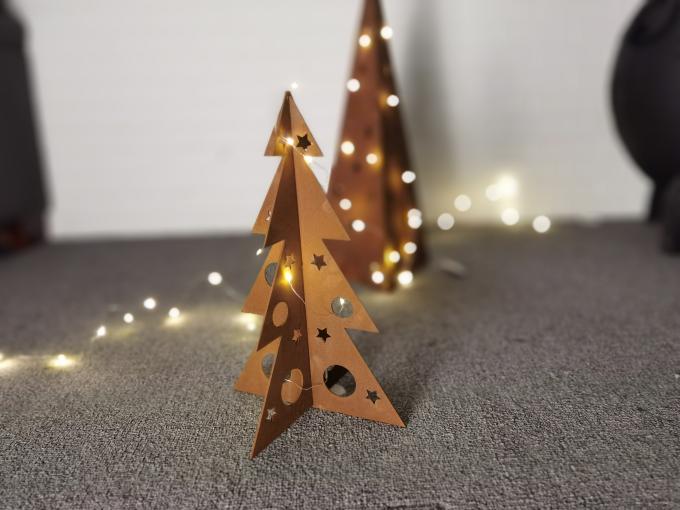 レーザーはクリスマスの装飾の技術の金属のクリスマス ツリーの装飾の庭の装飾を切った