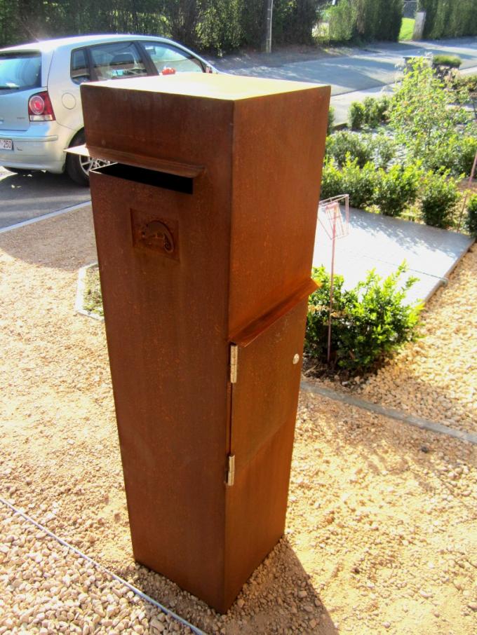 屋外の防水レター ボックスの金属主ロックのCortenの鋼鉄ポスト