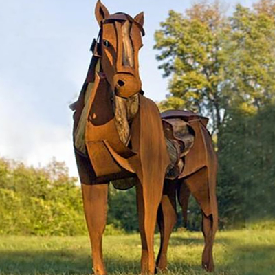 カスタマイズされたサイズの屋外の金属の馬は鋼鉄を風化させることを彫る
