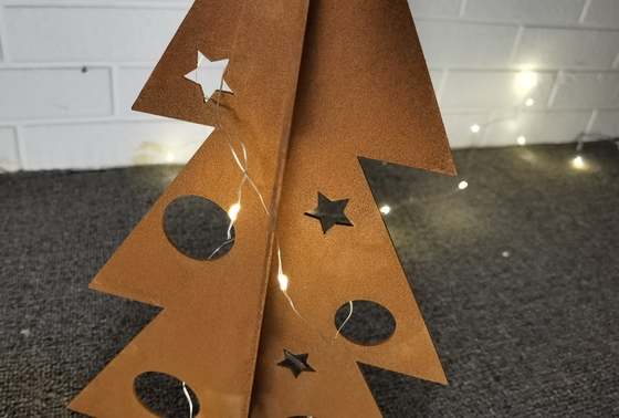 レーザーはクリスマスの装飾の技術の金属のクリスマス ツリーの装飾の庭の装飾を切った
