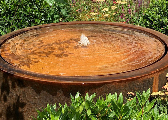 モダンなデザインの屋外の屋内庭の芸術のCortenポンプを搭載する鋼鉄水噴水