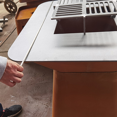 Corten 鋼鉄クックトップ グリル ファイヤー ピット屋外バーベキューをカスタマイズします。