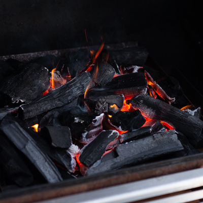 グリルを調理する屋外のCortenの鋼鉄火ピットBBQのキャンプの調理用ストーブ