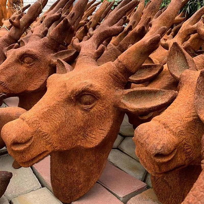 18インチの高さは独特な鋳鉄ライオンの表面彫刻の錆ついた