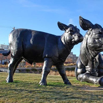 高さ180cm鮮やかな青銅色のBullの彫刻の屋外の景色の彫像