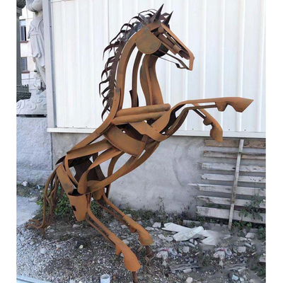 カスタマイズされたサイズの屋外の金属の馬は鋼鉄を風化させることを彫る