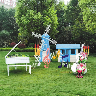屋外の庭の芝生の装飾のための鉄のチェロの楽器の彫刻