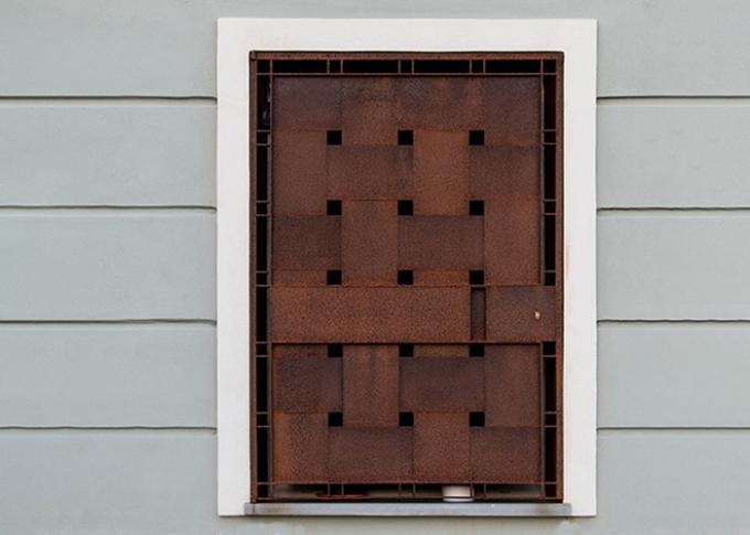 屋外の家具-ドアおよびWindows