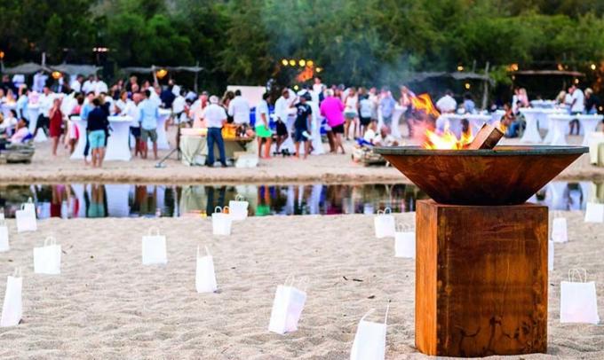 屋外BBQのグリルの頑丈で旧式な火ピットのCortenの金属のバーベキューの調理