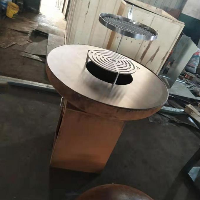 現代木炭使用を調理する屋外の台所BBQのための錆ついた終わりのCortenの鋼鉄火ピット