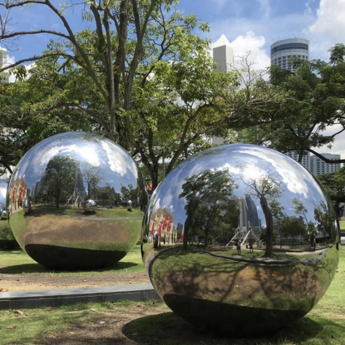 ミラーは屋外のための現代的な金属の芸術のSpheredのステンレス鋼の彫刻を磨いた