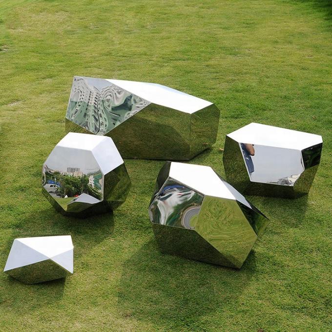 庭の芸術ミラーは幾何学的な石のステンレス鋼の彫刻を磨いた